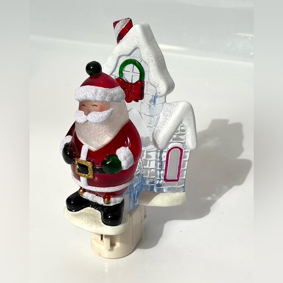 Santa Claus Wall Plug-In Night-light with Bulb 6” - Picture 5 of 10
